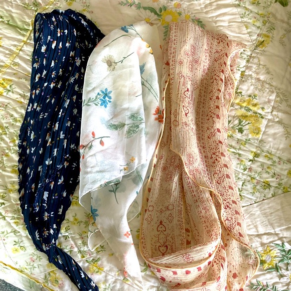 Main Street Exchange Accessories - 🌼 Collection of 3 neck/hair scarves.